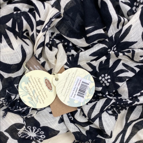 Spartina 449 Black and White Floral Wrap - Picture 4 of 6